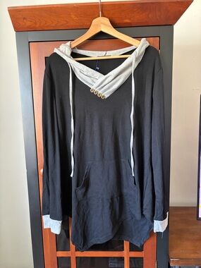 Women's Black Scoop-Neck Pullover Sweater with Gray Hood Trim